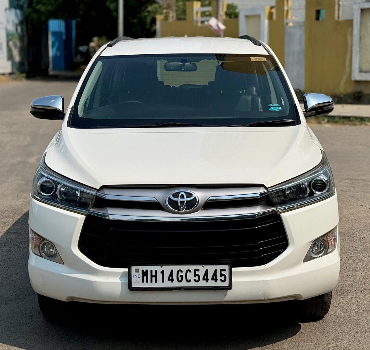 Innova Crysta 2.4 Z
